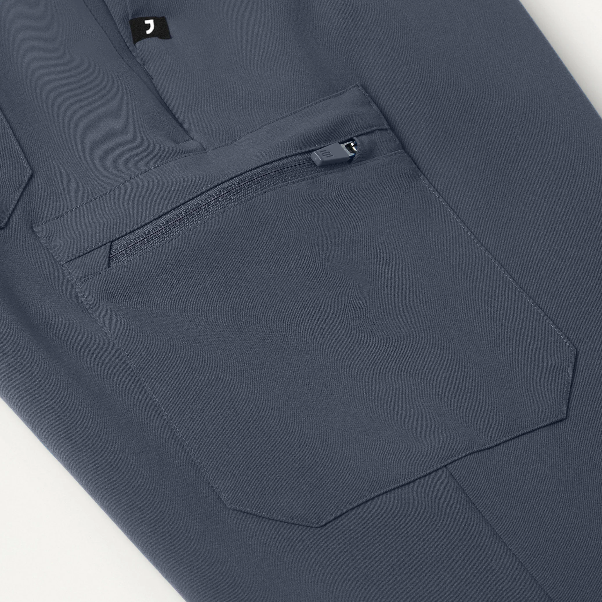Osmo 8-Pocket Scrub Jogger - Carbon Gray - Image 6