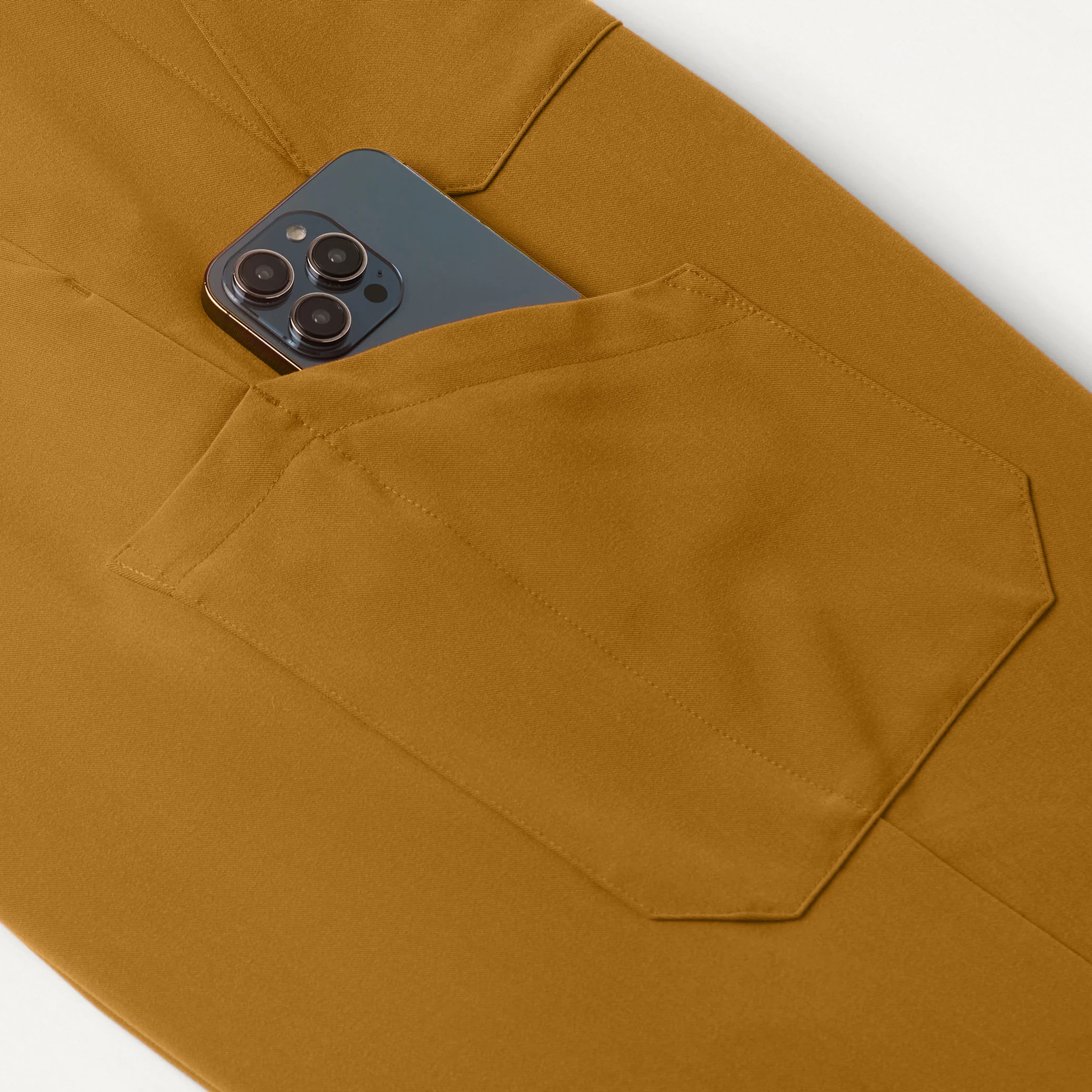 Osmo 8-Pocket Scrub Jogger - Cider - Image 6