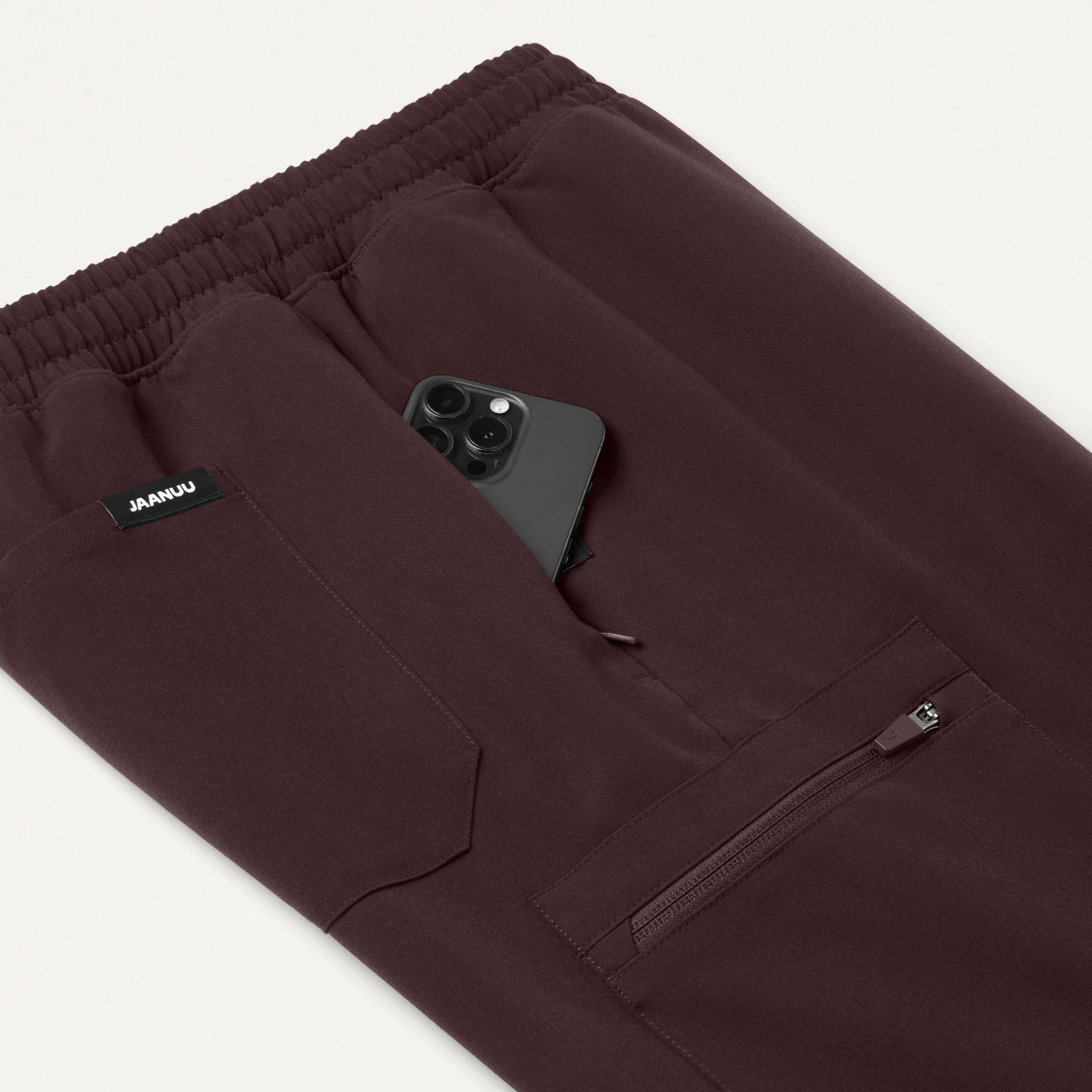 Osmo 8-Pocket Scrub Jogger - Espresso - Image 5