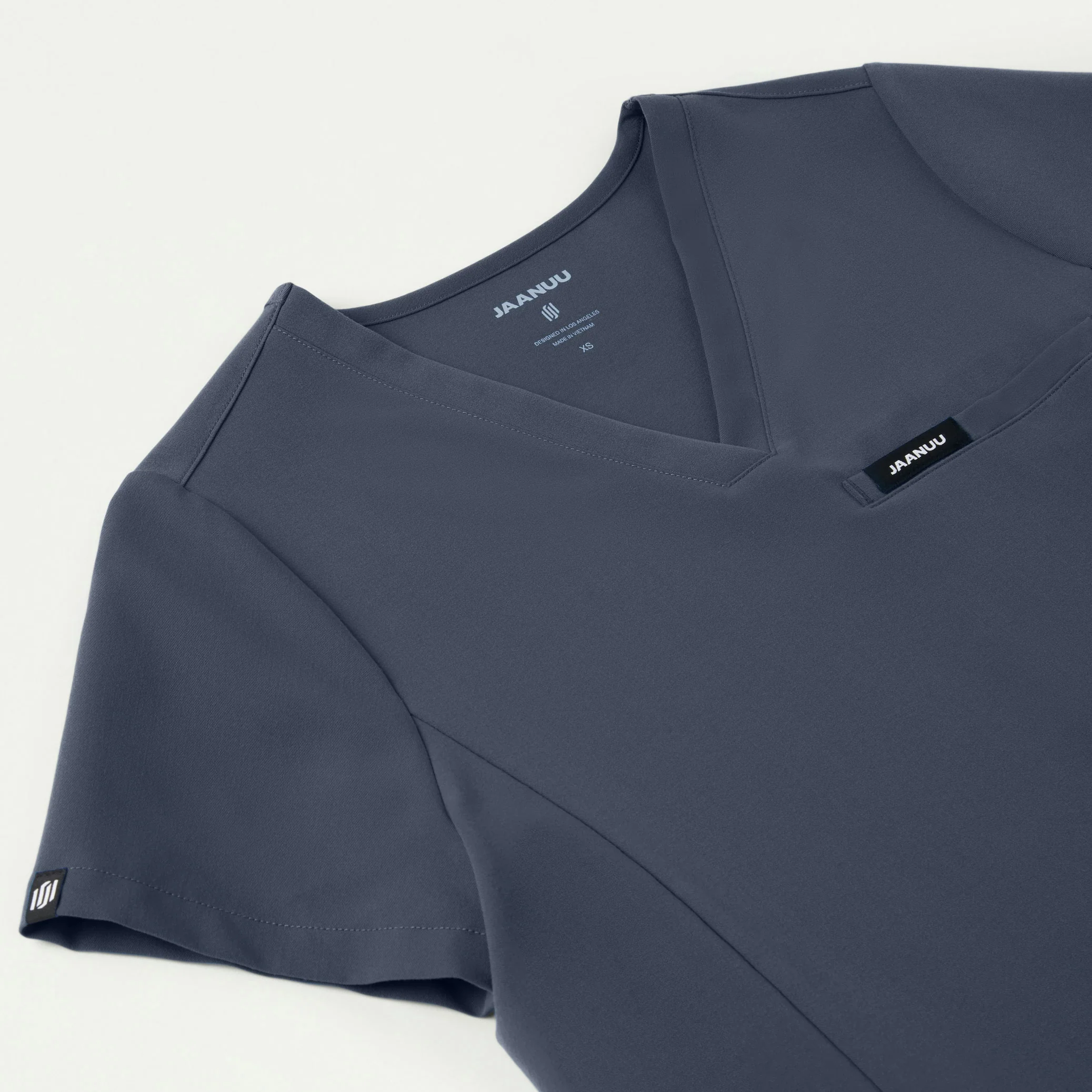 Magna 3-Pocket Scrub Top - Carbon Gray - Image 9